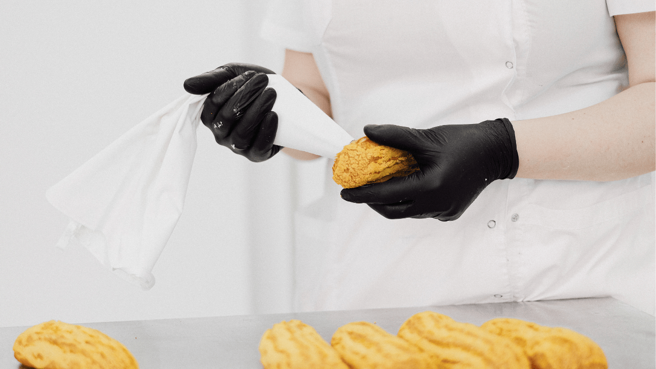 Type-of-Gloves-Are-Best-for-High-Volume-Food-Service